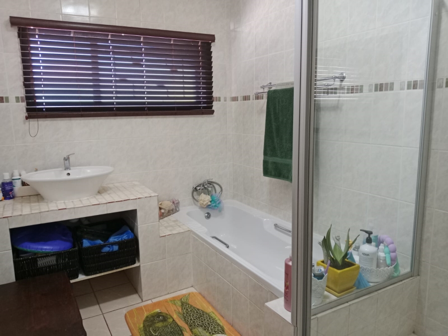 4 Bedroom Property for Sale in Flamingo Park Free State
